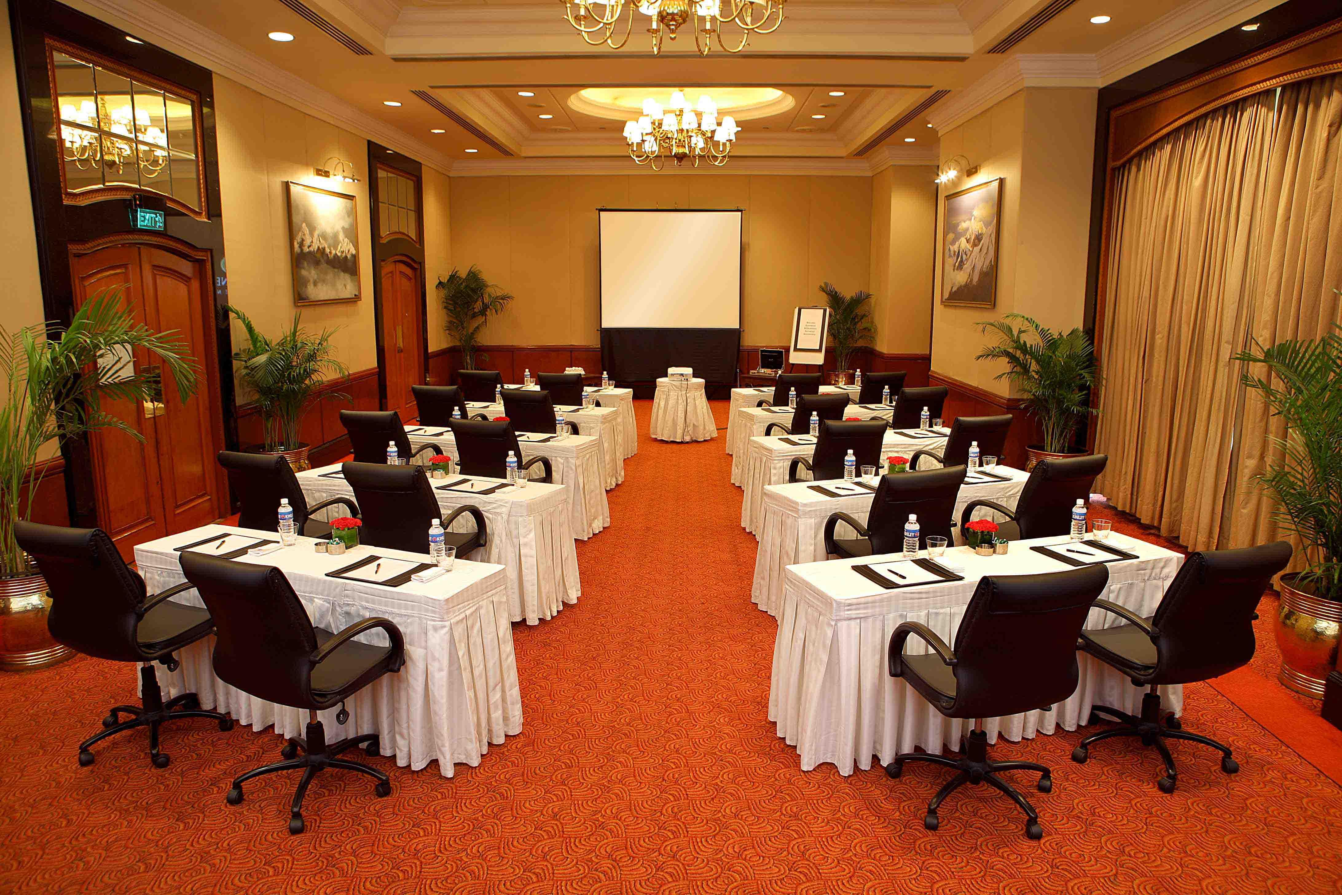 Eros Hotel New Delhi, Nehru Place Dış mekan fotoğraf A meeting room at a hotel