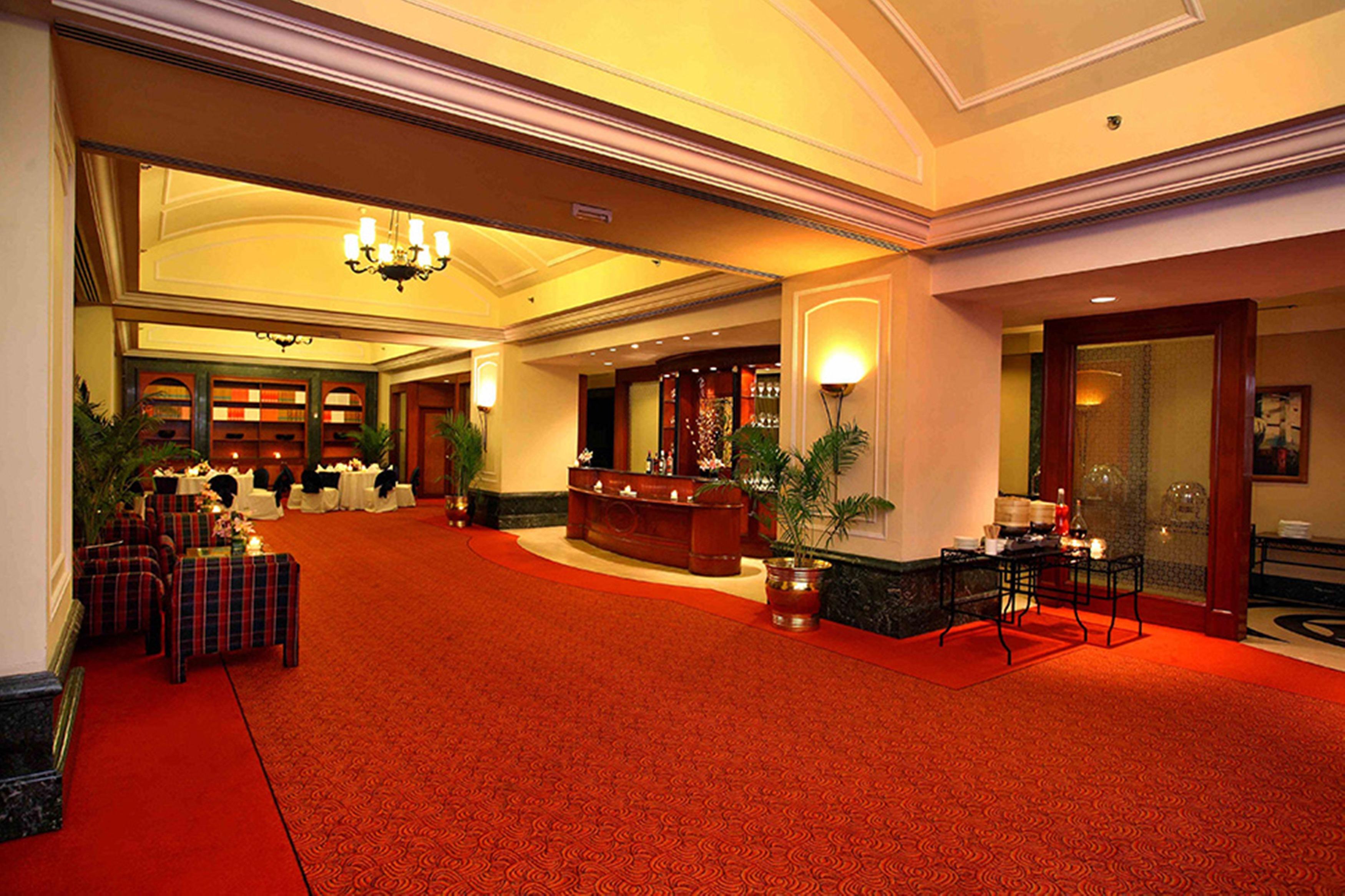 Eros Hotel New Delhi, Nehru Place Dış mekan fotoğraf The lobby of the hotel
