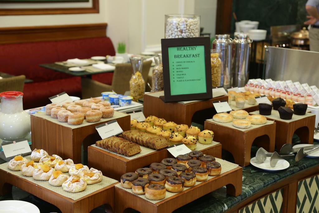 Eros Hotel New Delhi, Nehru Place Dış mekan fotoğraf A selection of pastries at a buffet