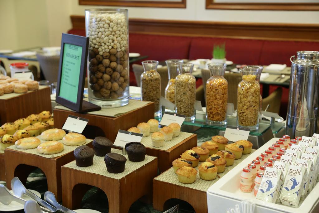 Eros Hotel New Delhi, Nehru Place Dış mekan fotoğraf A selection of breakfast items
