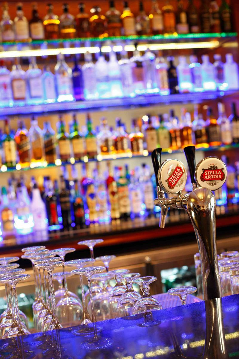 Eros Hotel New Delhi, Nehru Place Dış mekan fotoğraf Stella Artois taps